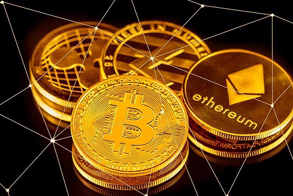 比特币冲破35000美元的风暴眼：一场资本狂欢的前奏